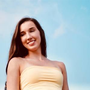 Meet your Posher, Maura